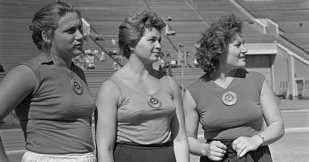Выступление участников олимпийской сборной команды СССР Тамара Пресс, Евгения Кузнецова и Нина Пономарева (1960)