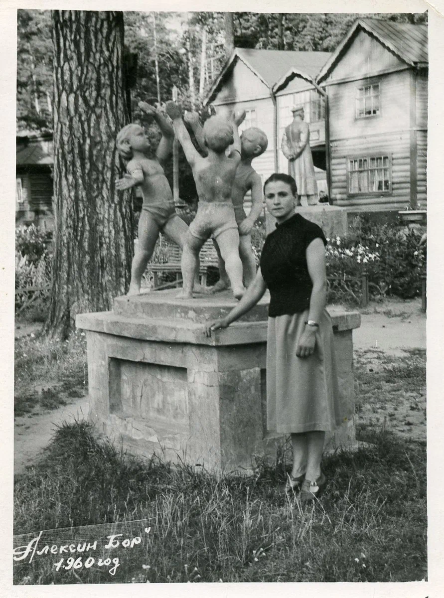 Девушка-тулячка в доме отдыха "Алексин Бор", 1960 год.