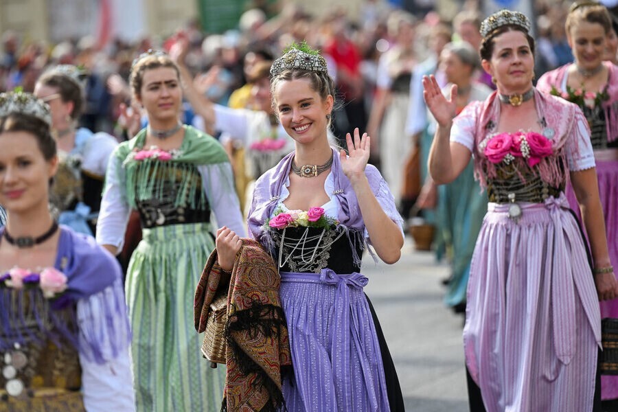 Море пива, девушки и веселье: в Германии открылся Октоберфест-2023