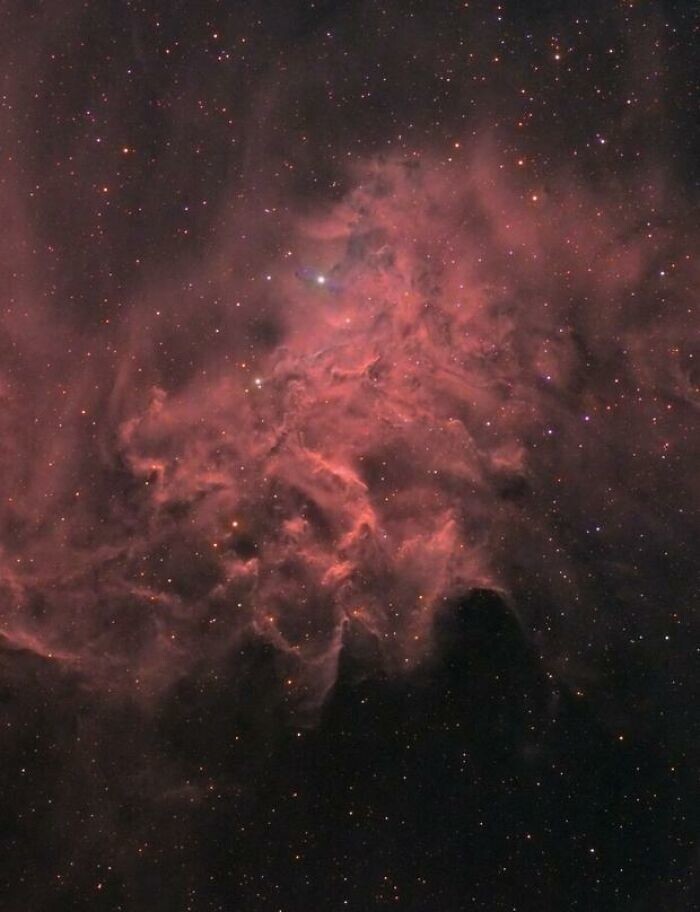15. Туманность IC 405 (Пылающая звезда)