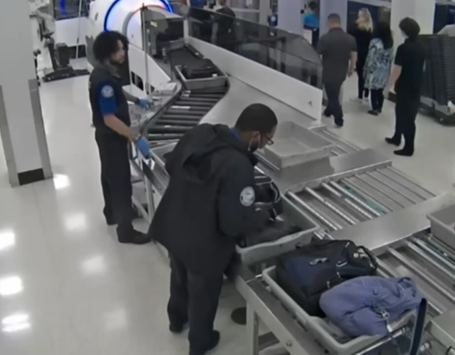 Сотрудники службы безопасности аэропорта попались на краже