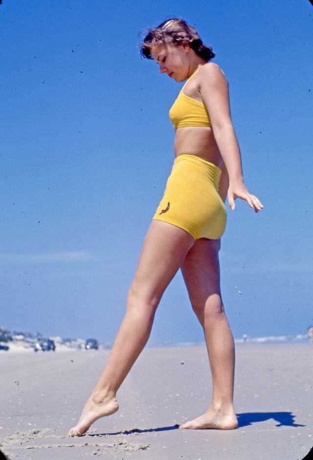 Ретро мода: девушки в купальниках из 40-х годов