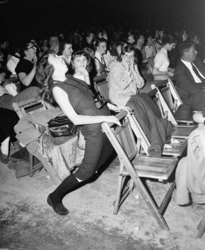 18. Юная поклонница на концерте Элвиса Пресли, Филадельфия, США, 6 апреля 1957 года