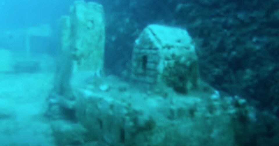 Заброшенный подводный "город" на глубине 30 метров
