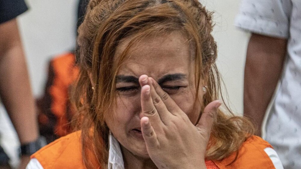 Тиктокерша из Индонезии в прямом эфире съела свинину и попала в тюрьму