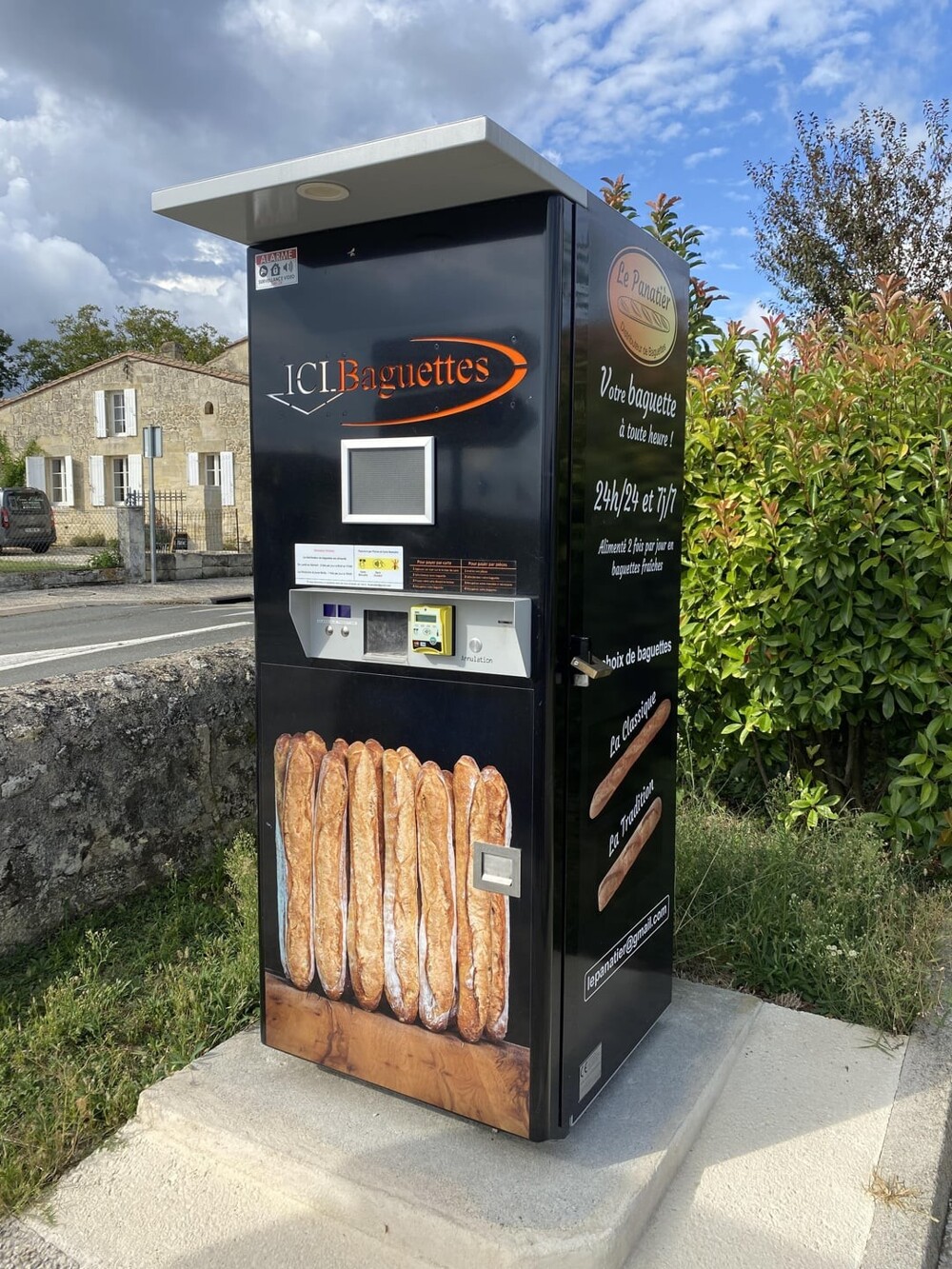 3. Во Франции есть автоматы по продаже багетов