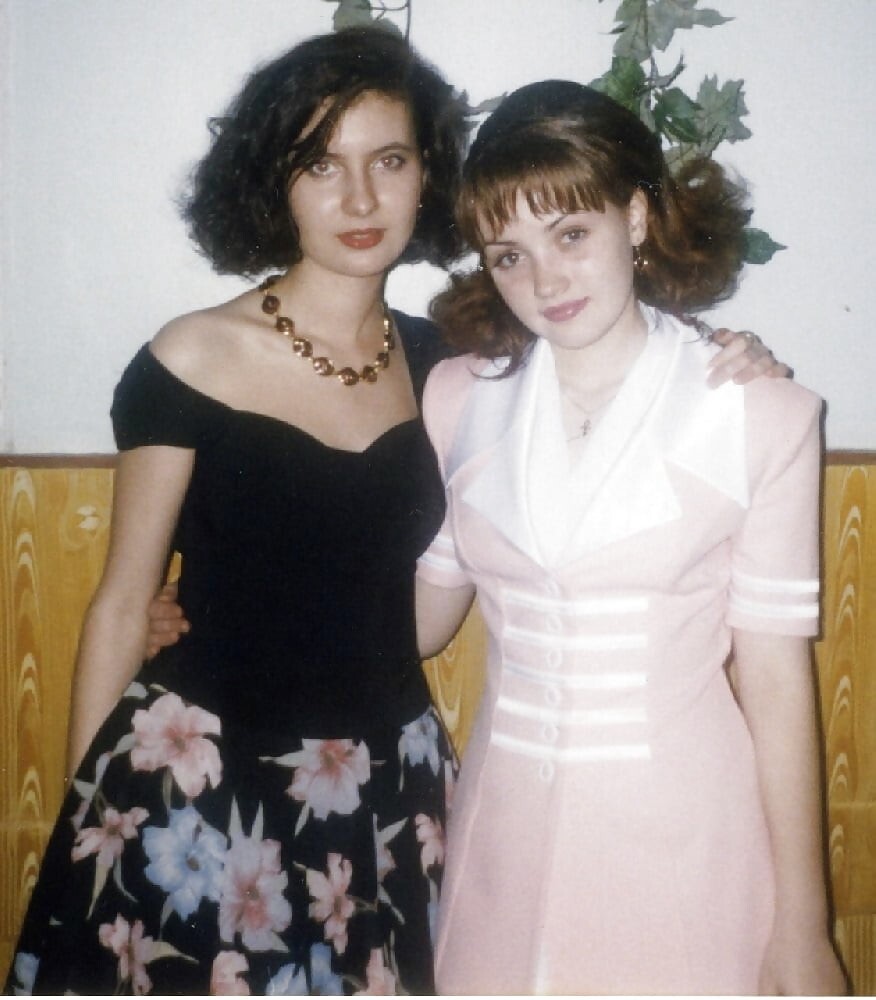 Выпускницы. Россия, 1990-е годы.