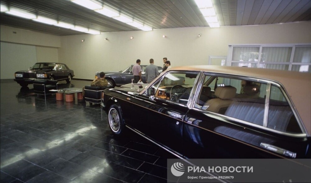 Первый в России салон Rolls-Royce. Москва, 1993 год.