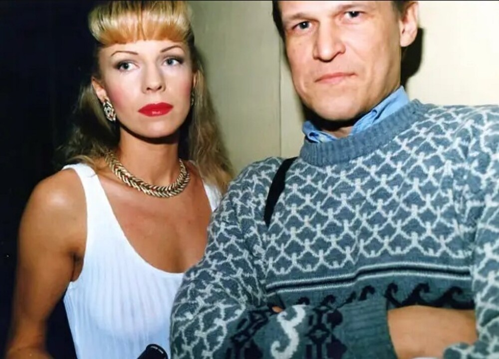 Наталья Ветлицкая с поклонником, 1990-е годы.
