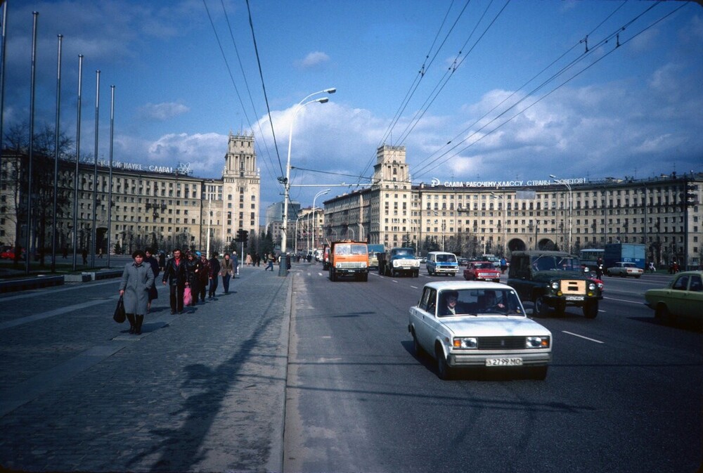А такой в 1983 году была площадь Гагарина.