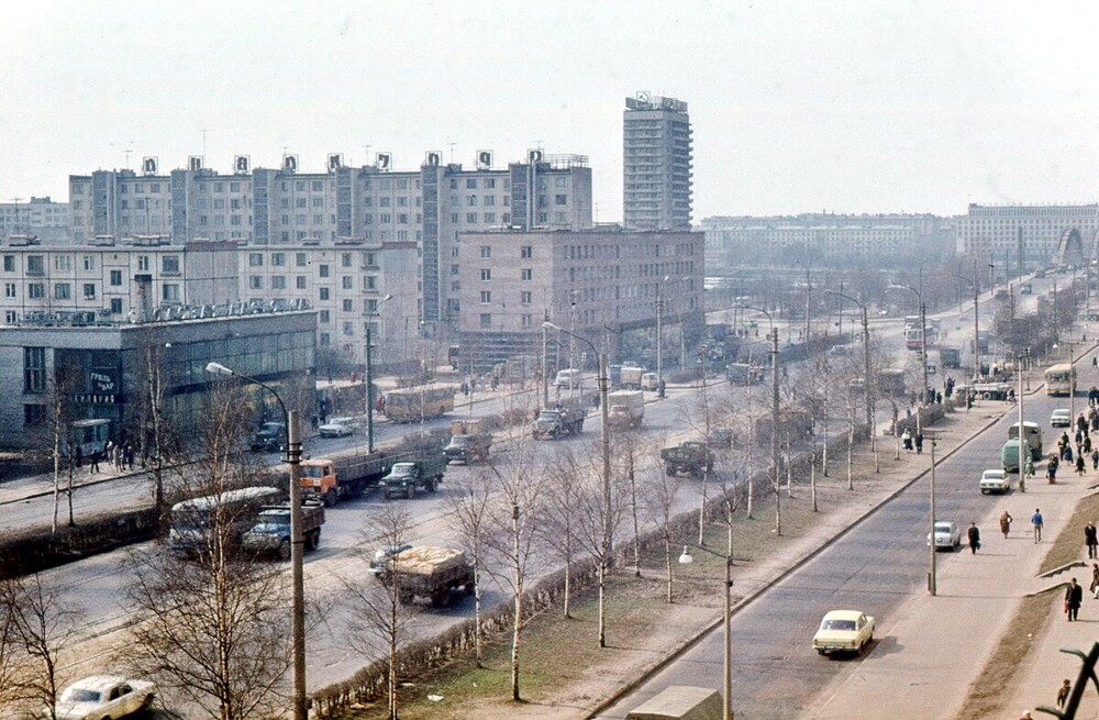 Снимок Народной улицы в сторону Володарского моста