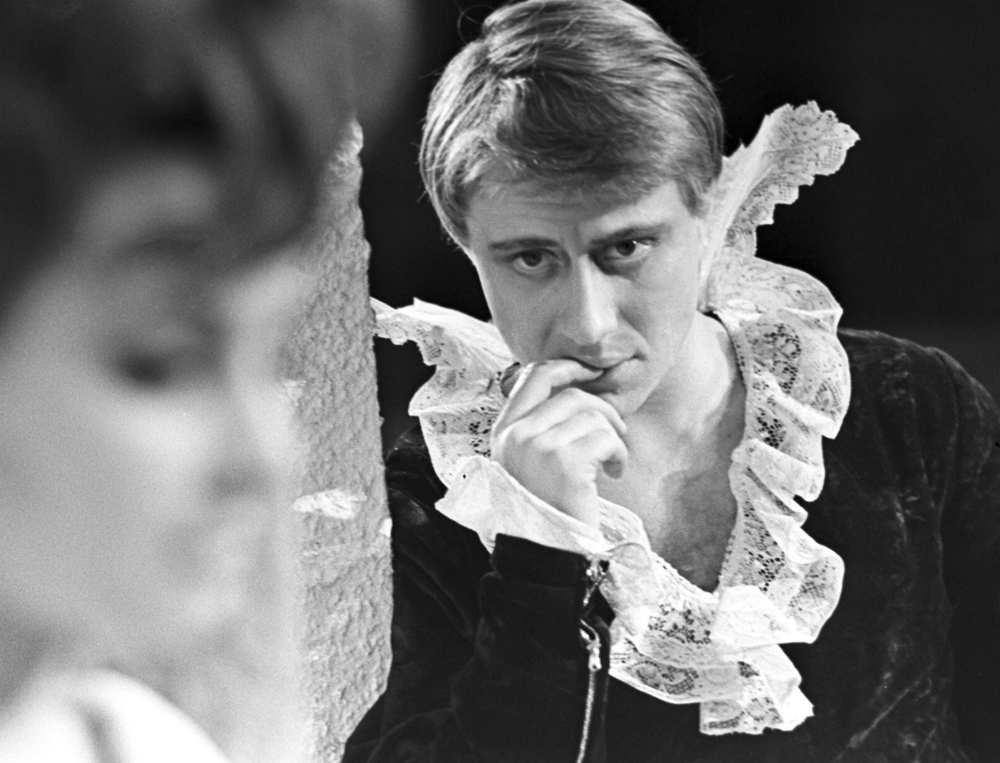 Андрей Миронов в роли Дон Жуана в спектакле Театра Сатиры «Дон Жуан, или Любовь к геометрии», 1970 год