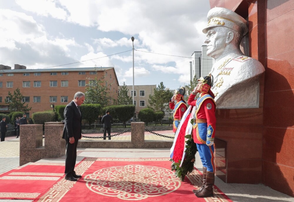 В Монголии обиделись на Володина, который не стал кланяться памятнику Чингисхана