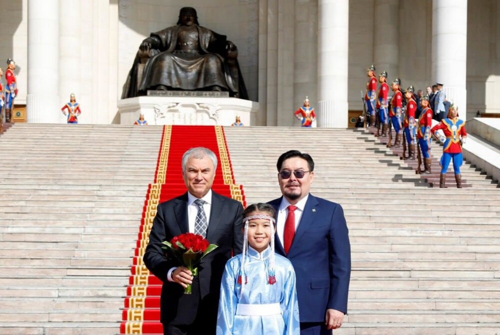 В Монголии обиделись на Володина, который не стал кланяться памятнику Чингисхана