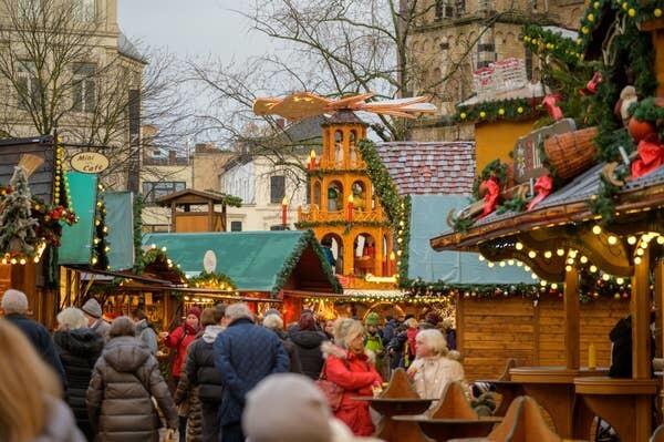 8. "А меня порадовали рождественские ярмарки в Германии. В каждом городе есть свои, которые работают весь праздничный сезон. Еда, магазинчики, развлечения - там не соскучишься"