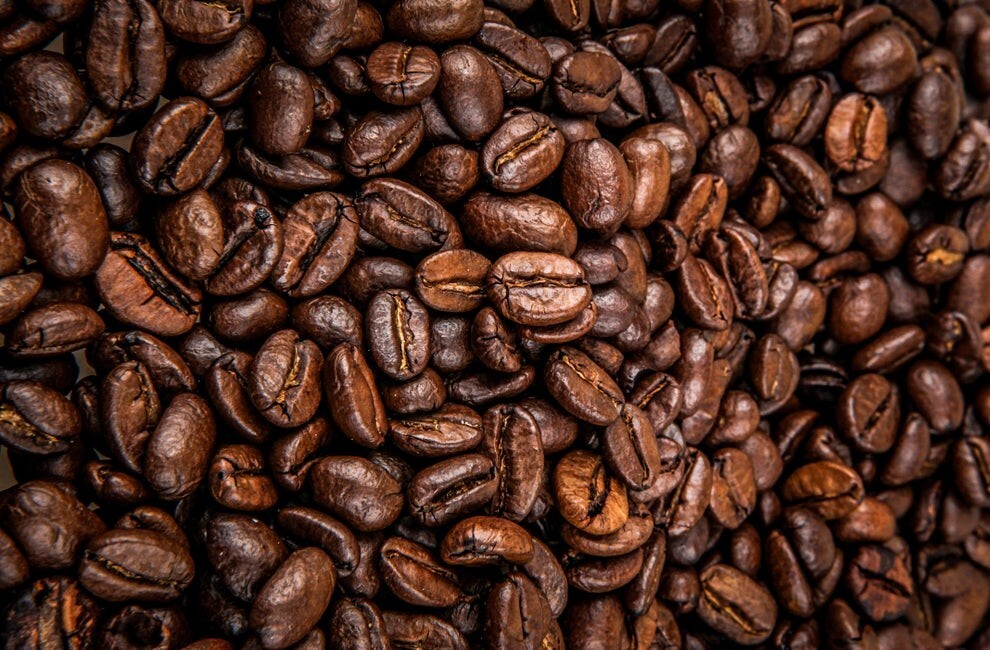 20. Кофе - на самом деле не зёрна, а плоды, или кофейная вишня, которая растёт на кофейном дереве