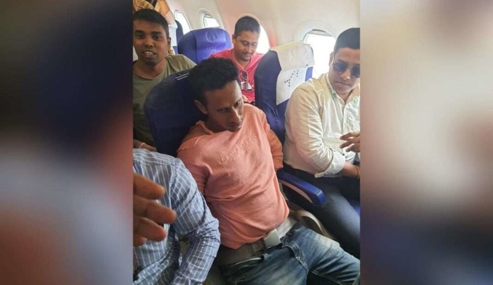 Пассажир с депрессией попытался открыть дверь и выпрыгнуть из самолёта в воздухе