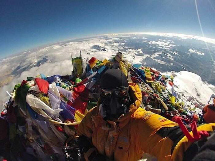 21. Вы когда-нибудь задумывались, как выглядит самая вершина Эвереста?