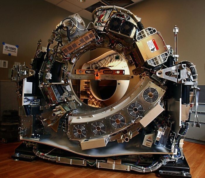 6. Вы когда-нибудь задумывались, как выглядит компьютерный томограф без крышки?
