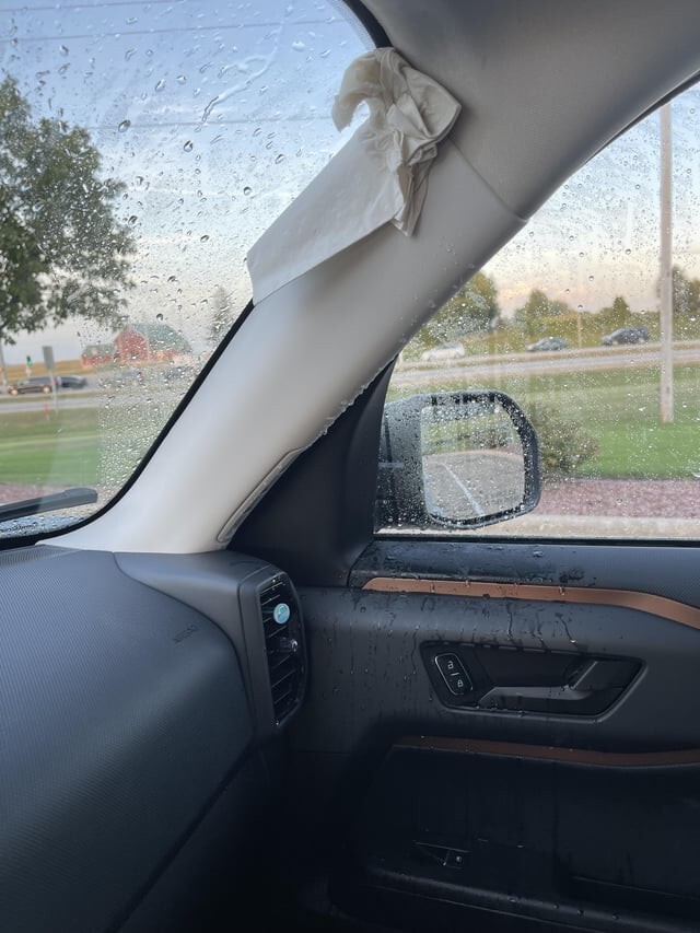 13. "Мне неправильно установили лобовое стекло - и во время дождя машину залило"