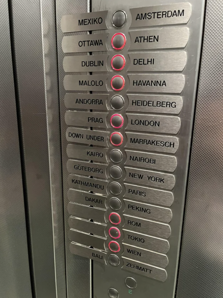 8. В лифте этого отеля нет цифр, только название городов