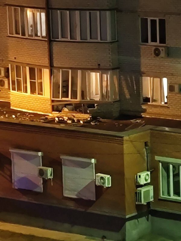 В воронежской многоэтажке произошел взрыв — на балконе одного из жильцов взорвался самогонный аппарат