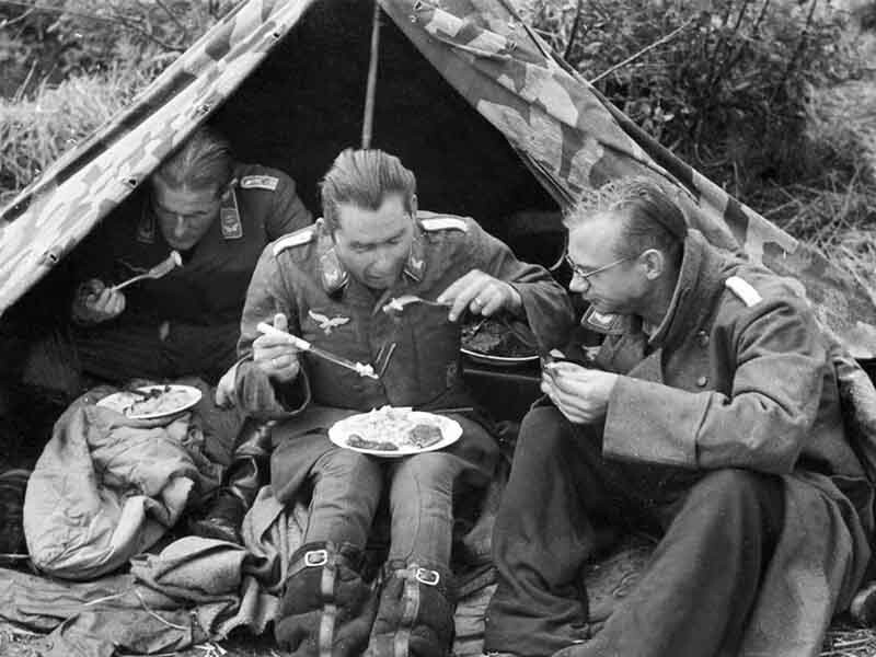 Чем кормили солдат во время войны по обе стороны фронта
