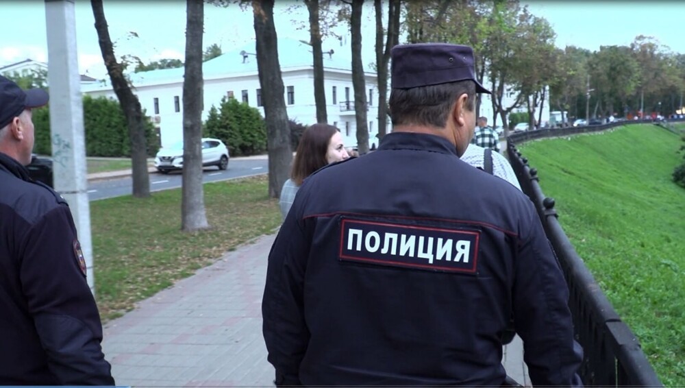 Ярославские власти придумали, как снизить число штрафов за плевки на улице