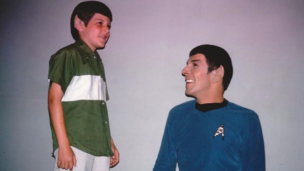 12. Актёр Леонард Нимой с сыном Адамом на съёмках фильма "Звёздный путь" в 1968 году