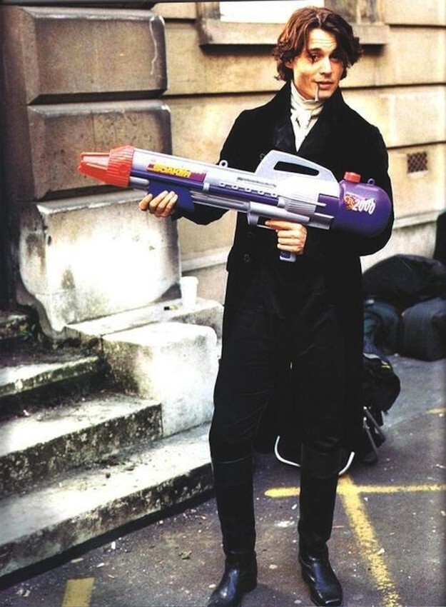 1. Джонни Депп на съёмках фильма "Сонная лощина", 1999 год
