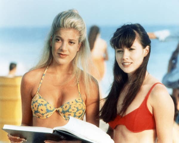 4. На съёмках "Беверли-Хиллз, 90210" у команды были сложные отношения с Шеннен Доэрти. Актёры даже объединились, чтобы добиться её увольнения