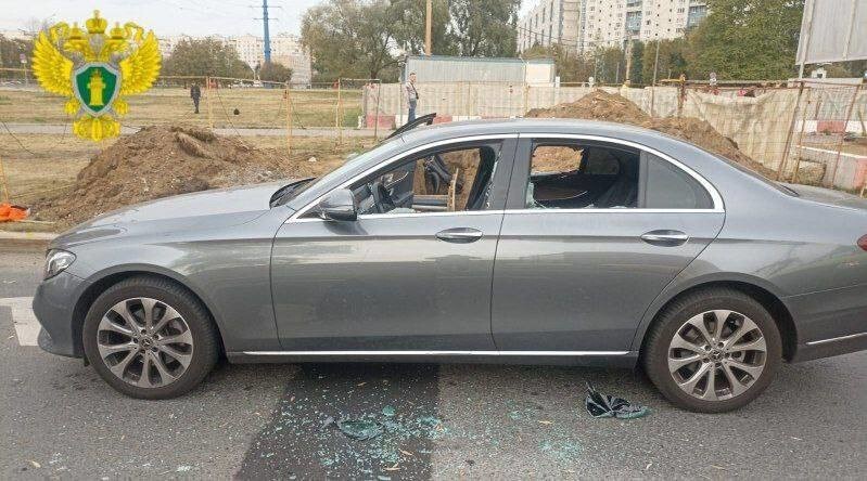 Как в 90-х: в Москве расстреляли Mercedes-Benz и ограбили его водителя, похитив 20 миллионов рублей