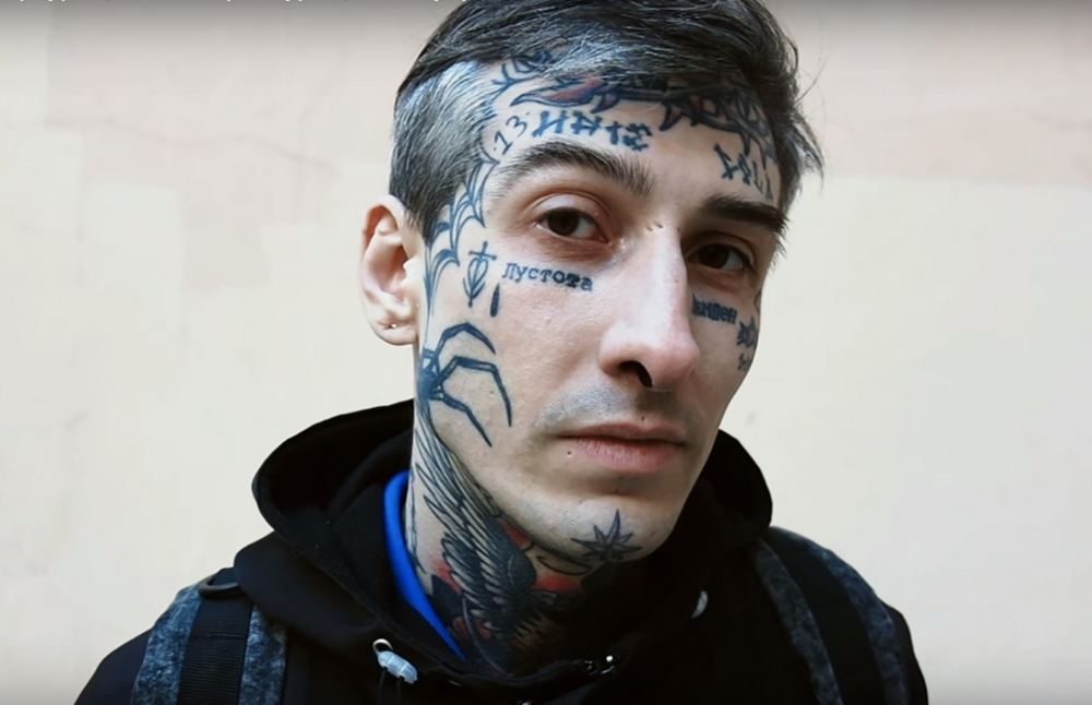 Что не так с людьми, которые наносят татуировки на лицо