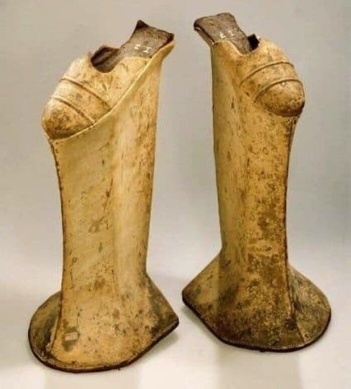 43. Чопины - туфли на платформе, которые носили жительницы Европы в XV, XVI и XVII веках