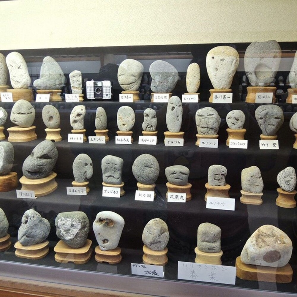 26. Музей камней, напоминающих человеческие лица, в Японии