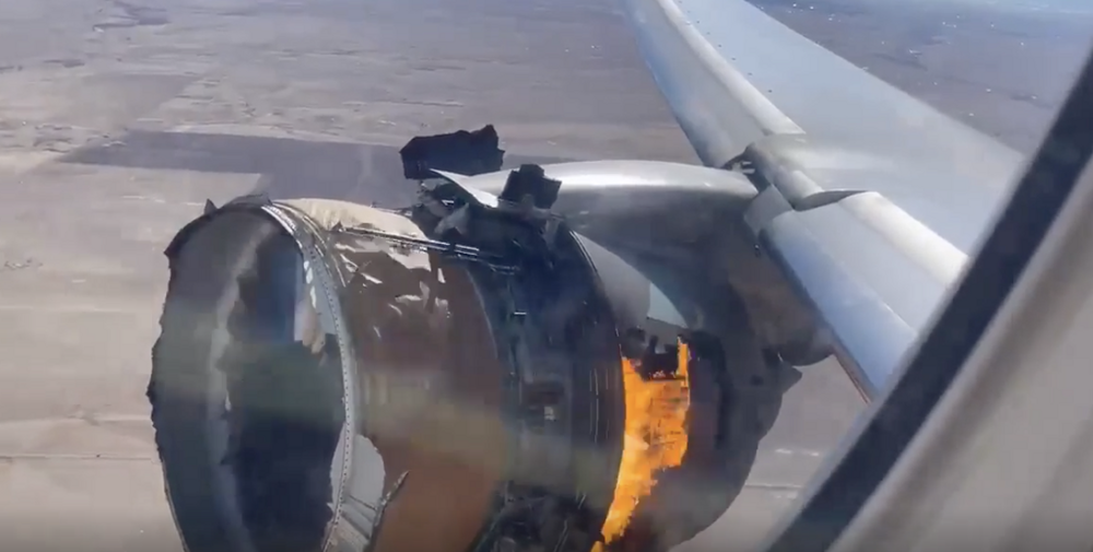 1. Двигатель Boeing 777-200 авиакомпании United Airlines загорелся после взлета в международном аэропорту Денвера