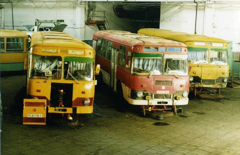 	Автобусы ЛиАЗ–677 в АТП, 1990–е годы, Россия
