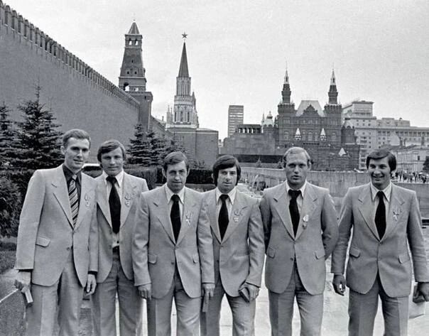 Великолепная пятёрка и вратарь — хоккеисты сборной СССР. 1978 год.