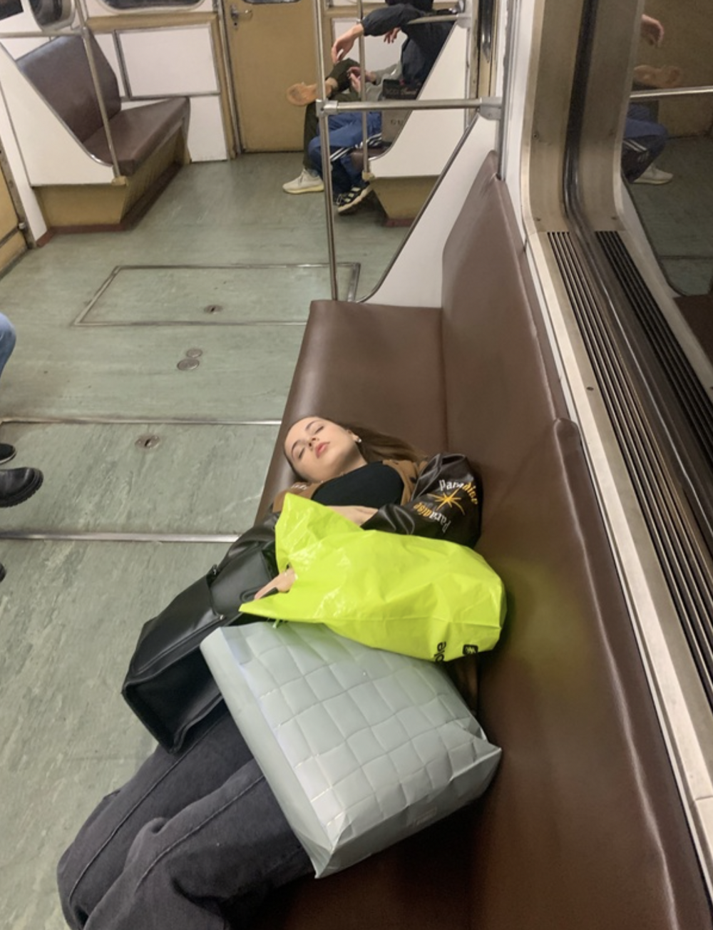 Один день в метро Москвы: фрики, странные девушки и нестандартные ситуации