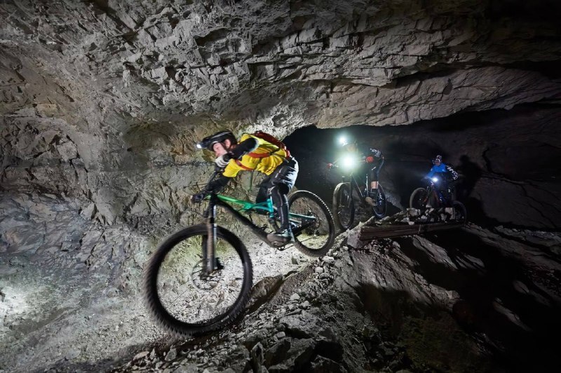 В Словении есть заброшенная шахта, по которой можно кататься на маунтинбайках