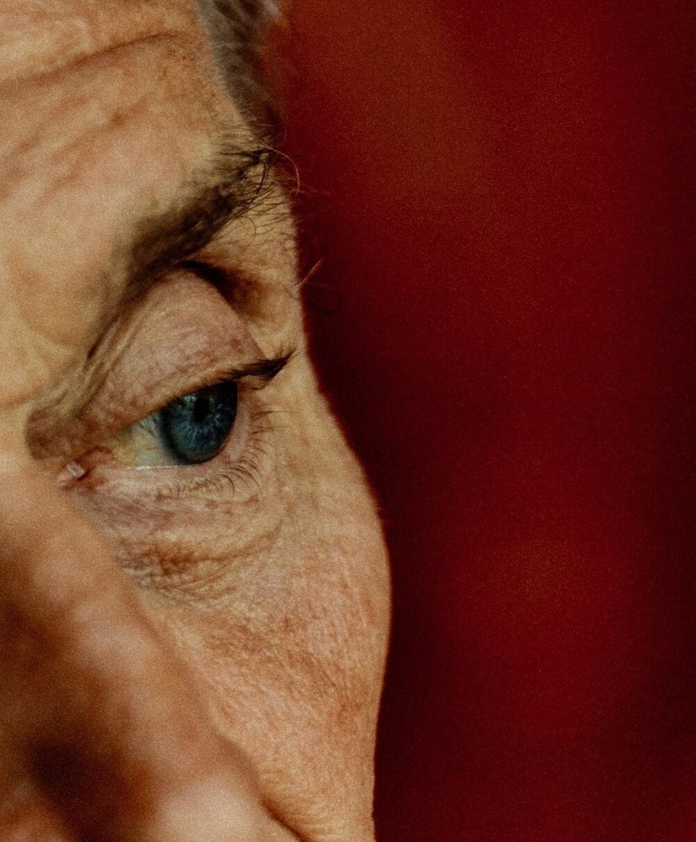 68-летний актёр Уиллем Дефо раздал огня в новой крутой фотосессии