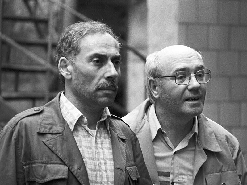 Леонид Куравлев и Хани Шахин на съемках фильма «Загон», 1986 год