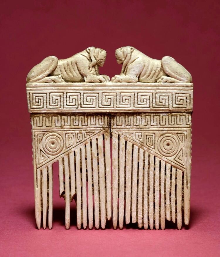 Древний этрусский резной гребень из слоновой кости, ок. VI век до нашей эры