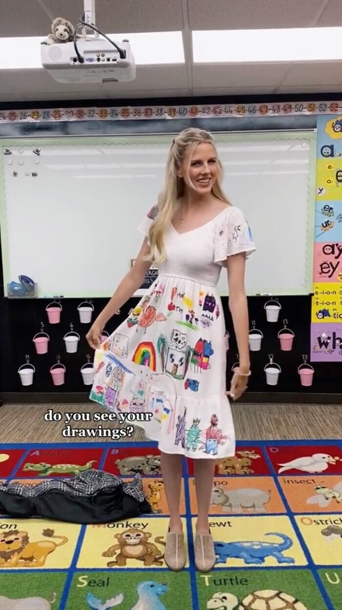 Дети разрисовали платье воспитательницы, а она их похвалила