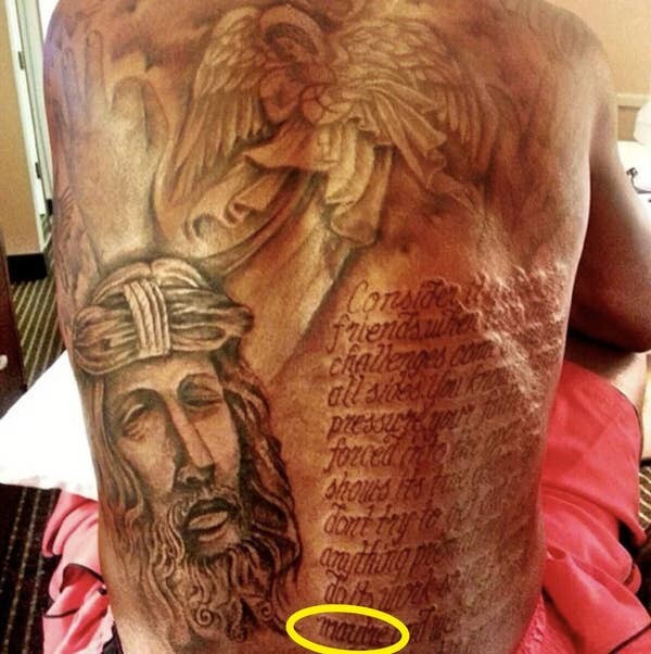 5. Баскетболист Кевин Дюрант сделал тату во всю спину с отрывком из Библии. После публикации в соцсетях, его фанаты заметили ошибку