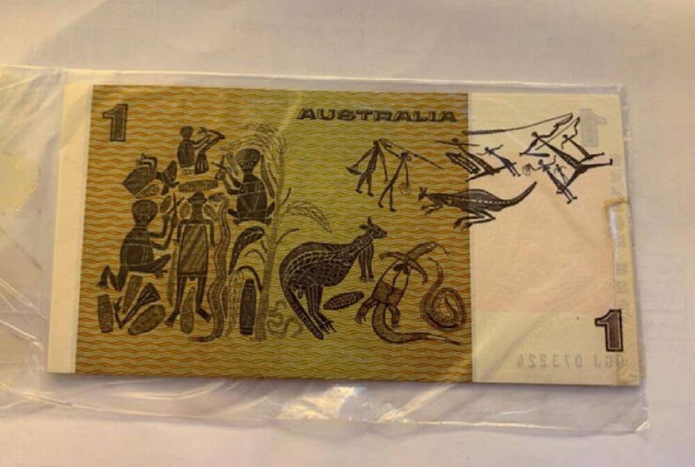 15. "Нашёл стопку австралийских банкнот достоинством 1 доллар. Их прекратили выпускать в 1984 году"