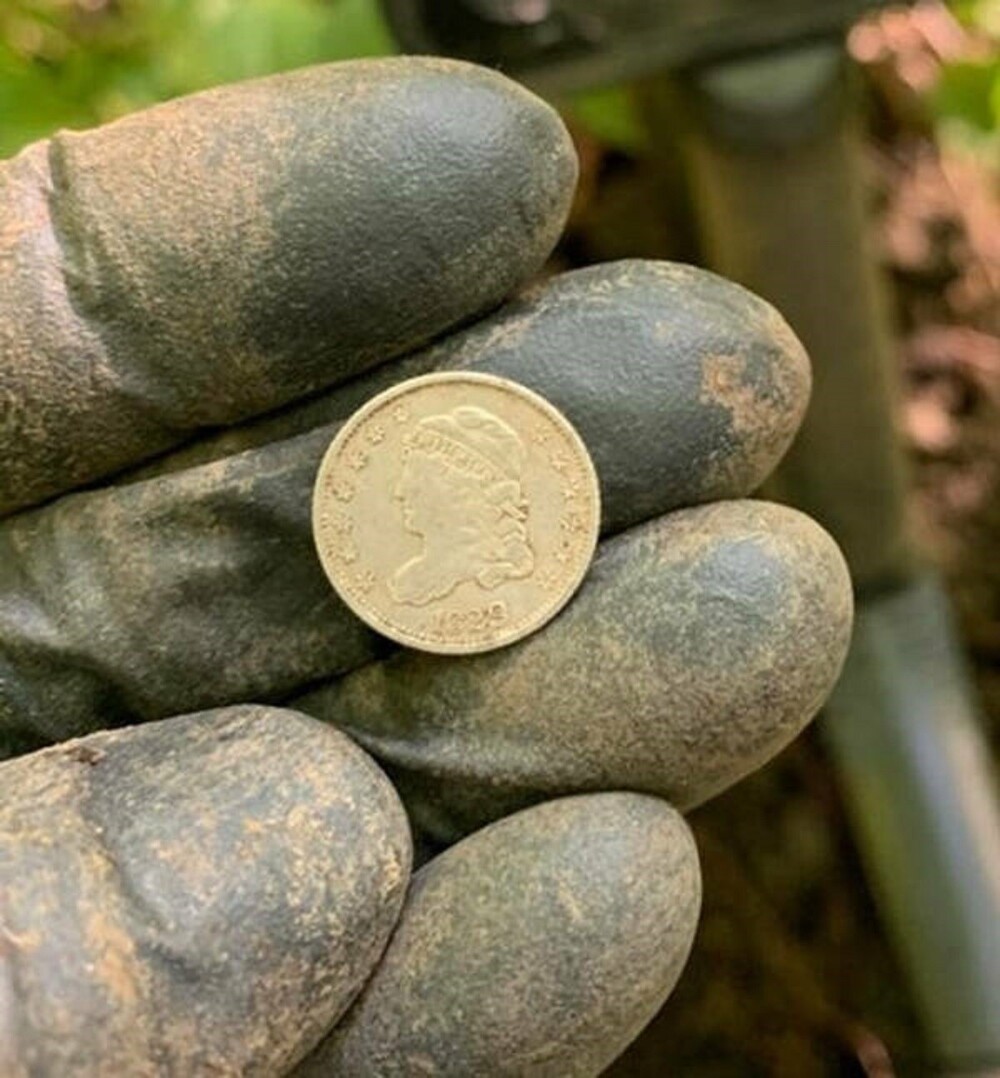13. "Случайно нашёл эту монетку 1829 года в лесу"