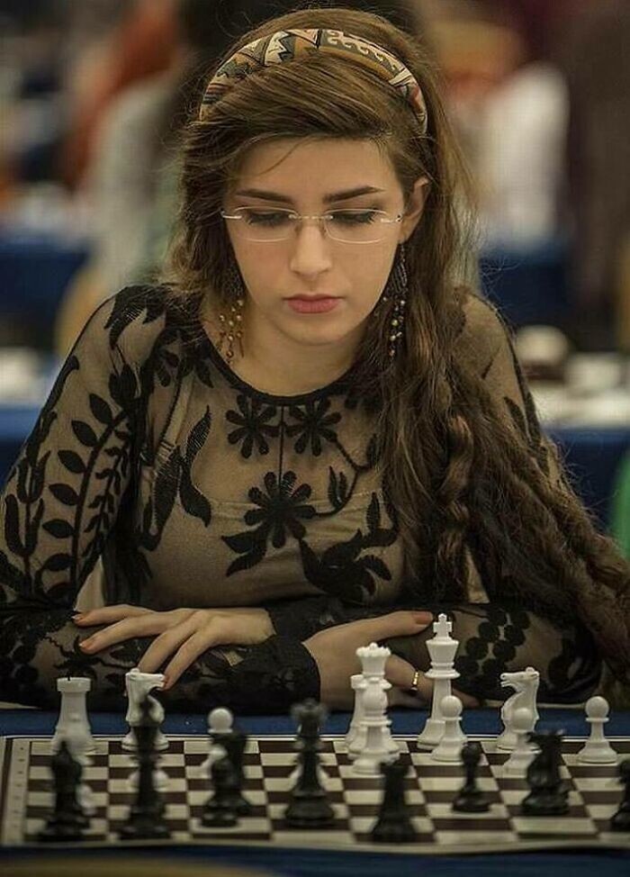 6. Иранская шахматистка Дорса Дерахшани играет за сборную США после того, как ей запретили играть без хиджаба в иранской команде