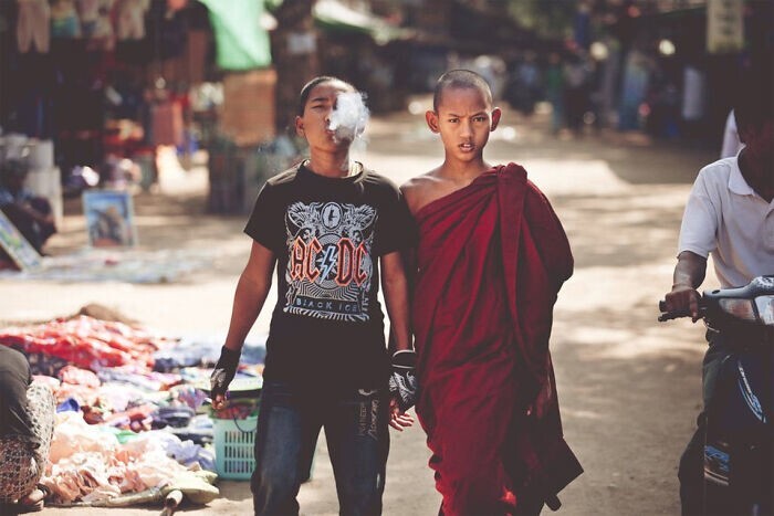 25. Два брата в Бирме, которые выбрали разный путь