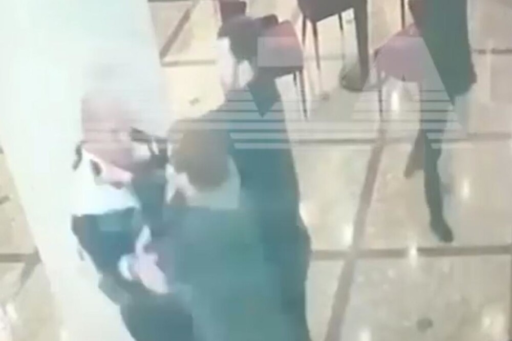 В лобби московской гостиницы четверо мужчин подрались с сотрудниками отеля